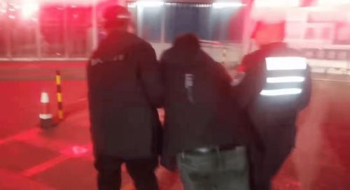 女子报警称男友自杀破门竟是捉奸 女子报警称男友自杀破门竟是捉奸