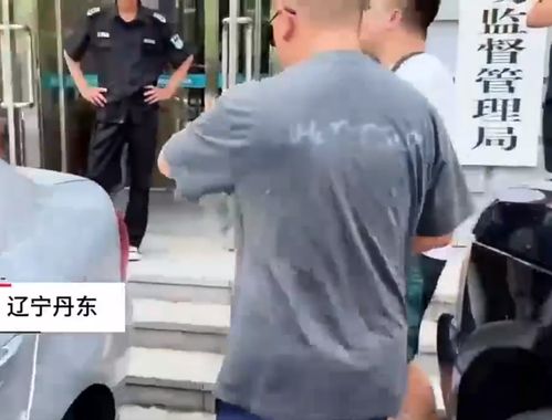 市监局未下班多人提前吃饭 官方核查