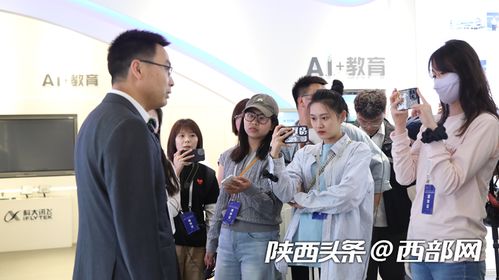 麦琳向李行亮转让90%股份