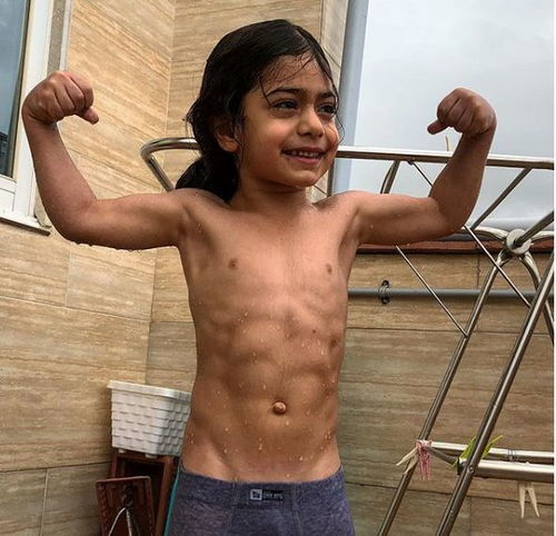 7岁男孩咳嗽10天咳出8块腹肌