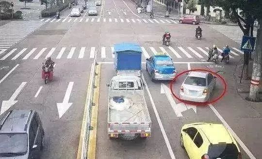 道路立杆上摄像头密集?交警通报 道路立杆上摄像头密集?交警通报