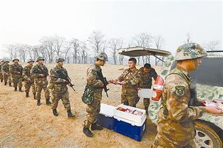 演习时工作人员上演\