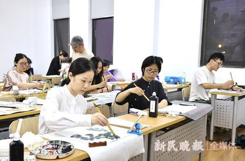 大学生白天上课晚上\