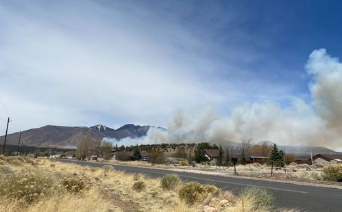 加州又一场山火迅速蔓延