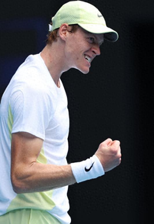 辛纳卫冕澳网男单冠军