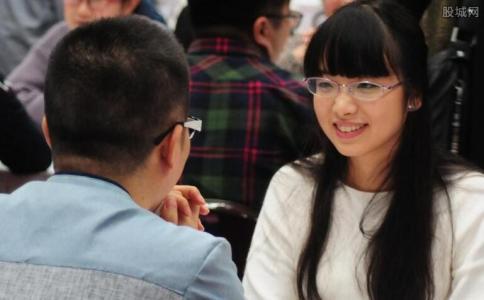 县城相亲:有人相31次没遇到正常人