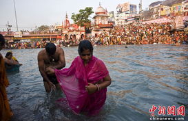 印度大壶节突发踩踏致15死