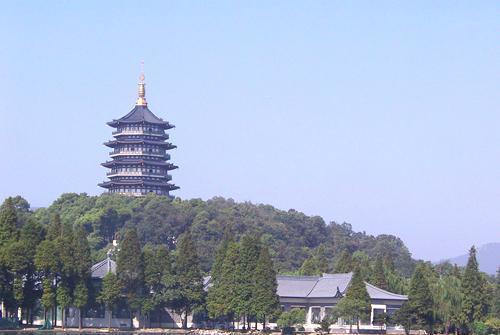 雷峰塔真的有压了千年的小白