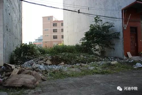 七个堂兄弟共墙重建宅基地