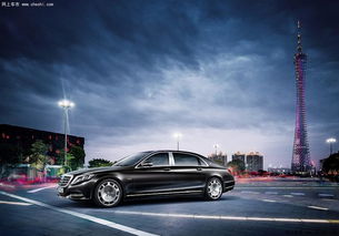 男子开迈巴赫到金店调包手镯