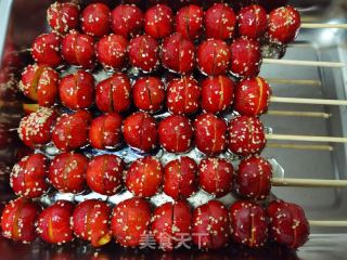 武汉一景区现“樱花冰糖葫芦”