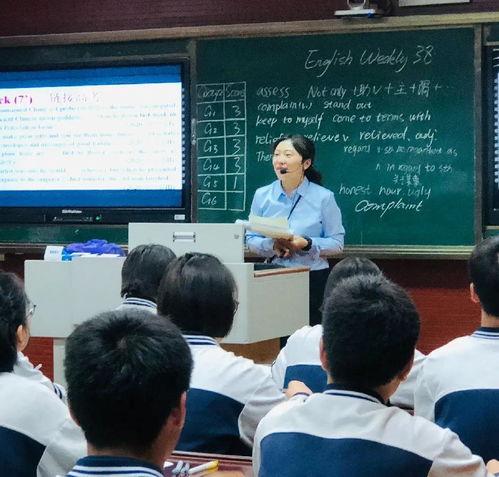 女子骑电动车连撞三次奔驰大G 女子骑电动车连撞三次奔驰大G