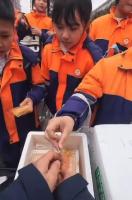 90后老师失业后到校门口卖火鸡面