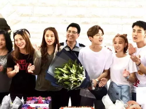 鹿晗和关晓彤都去了寺庙