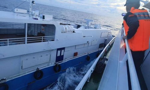 日本多艘船只闯钓鱼岛 中国海警出手