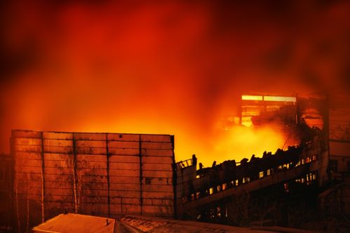 缅籍华人被困废墟15分钟自救逃生 缅籍华人被困废墟15分钟自救逃生