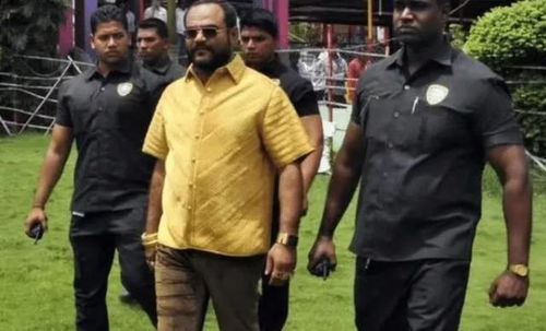 甲亢哥保镖来华前后巨大反差