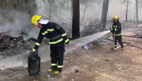 游客在卫生间抽烟引发火情