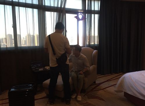 男子在高速上厕所 刚蹲下警察就来了 男子在高速上厕所 刚蹲下警察就来了