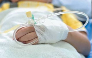 男子称父亲在医院输液后身亡