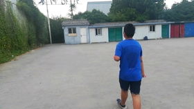 团队曝异瞳少年治沙为摆拍