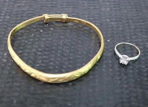 金手镯剪开竟流出液体轻了近2克