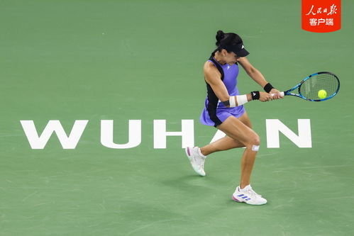 郑钦文创历史 生涯首胜萨巴伦卡 郑钦文创历史 生涯首胜萨巴伦卡