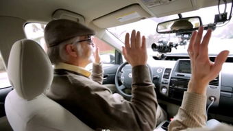 盲人体验小米汽车致手指骨折