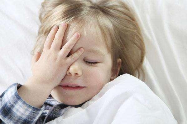 女儿一觉睡到下午五点被妈妈叫醒