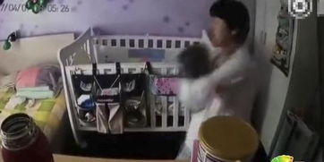 监控记录下两岁宝宝自铺被褥哄睡