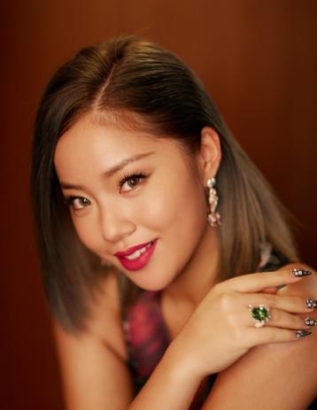 女演员戴230万耳环引质疑 官方介入 女演员戴230万耳环引质疑 官方介入