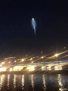 新疆多地现不明飞行物:和月亮一样亮 新疆多地现不明飞行物:和月亮一样亮