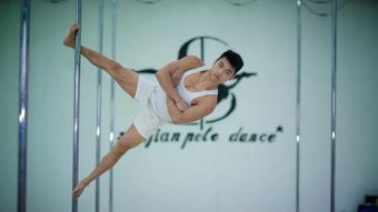 95后农民工自学钢管舞成世界冠军