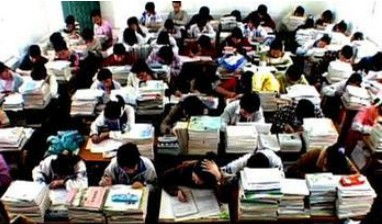 哈佛禁令引众怒 中国学生不敢离校