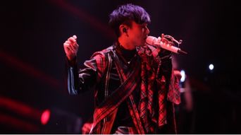 林俊杰演唱会突发意外 中断演唱