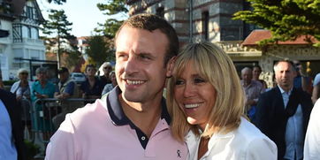 马克龙被老婆打脸看见人群后秒微笑