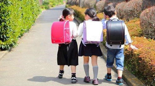 学校换掉下课铃 高三学生哭成泪人