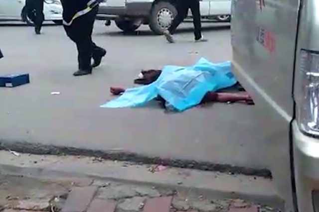 多人在停车场围殴未成年人 官方通报