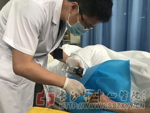 男子被毒蛇咬伤 忍痛去抓又来一口 男子被毒蛇咬伤 忍痛去抓又来一口