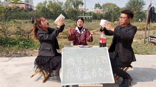 美女挑战喝可乐游戏攻略