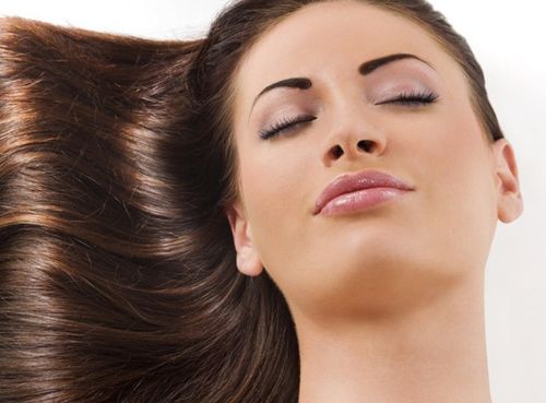 女子因发量太多剃掉五分之四头发