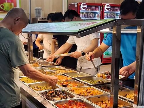 海底捞被打工人逼得开始卖盒饭了