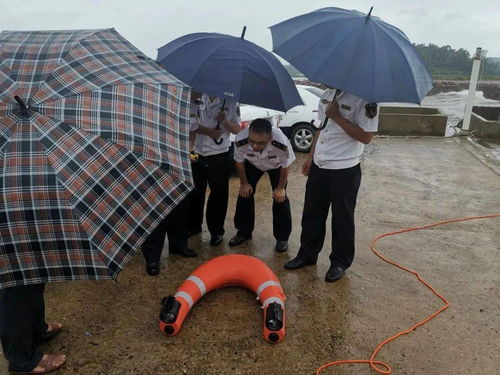 男童台风天划桨板 漂流5小时获救 男童台风天划桨板 漂流5小时获救