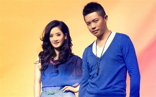 凤凰传奇曾毅自曝曾脚踹女员工