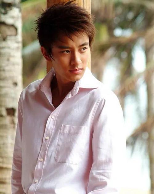 黄圣依贾乃亮疑旧情复燃 黄圣依贾乃亮疑旧情复燃