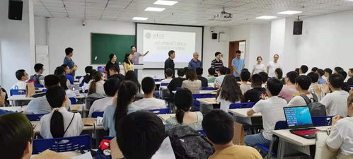 情侣毕业典礼上秀恩爱 校长成电灯泡