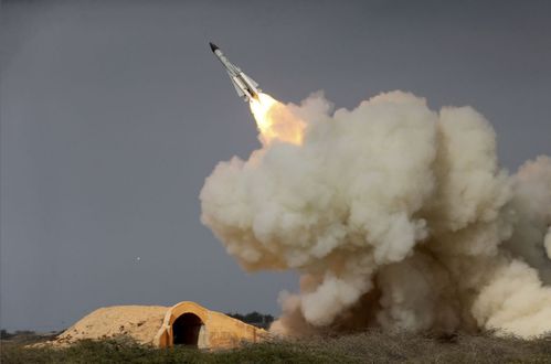 伊朗防空系统大战以导弹:爆炸声不断