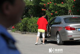 毒驾男撞死人保释期间被女友烧死