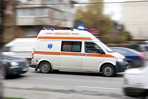 女子输液过敏乘\