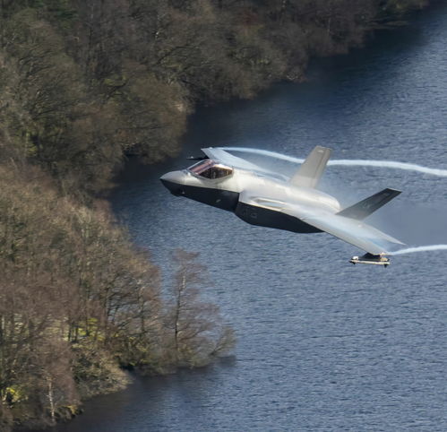 多架歼-20起飞迎敌逼退外机 多架歼-20起飞迎敌逼退外机
